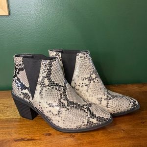 universal thread reptile booties